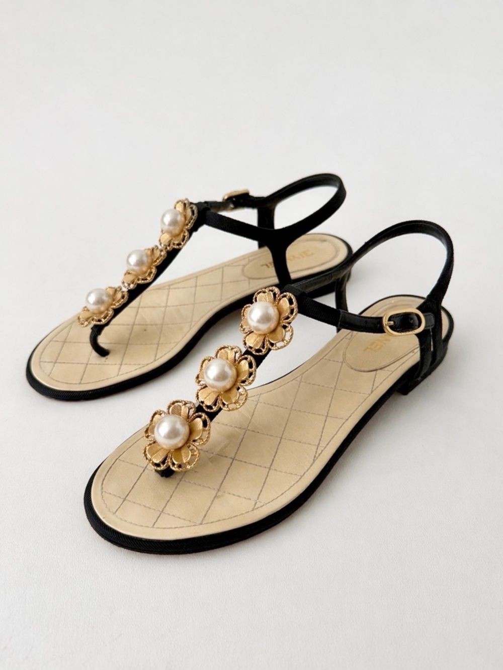 CHANEL | Pearl Camellia Black Grosgrain Thong Sandals CC Logo Slingback EU 37C - Picture 2 of 16